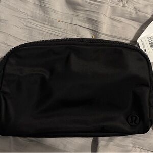 lululemon athletica Black/Black Everywhere Belt Bag, NWT